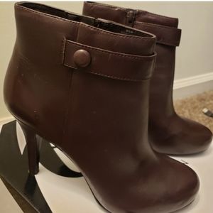 Nine West Gowitho 8 1/2 Leather Zip Ankle Boot